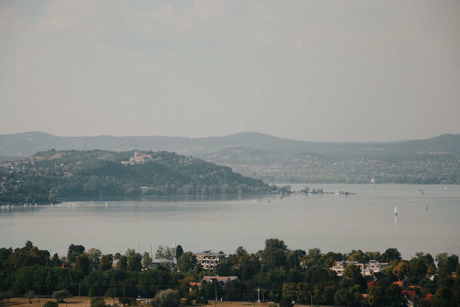 A Balaton nyugodt vize